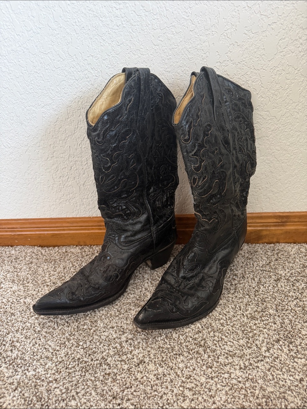 Black Women's Embroidered Western Cowboy Boots - Classic Style